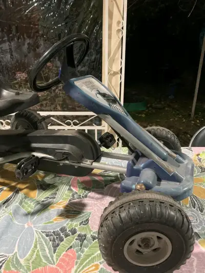 Kart a pedales Big Wheel para niños - miniatura 2