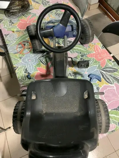 Kart a pedales Big Wheel para niños - miniatura 4