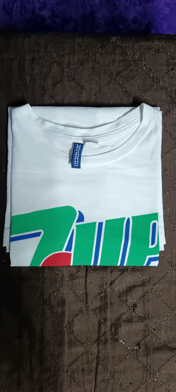 Polera blanca 7UP estampada - 2