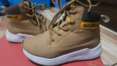 Botas Caterpillar para niños color beige - miniatura 1