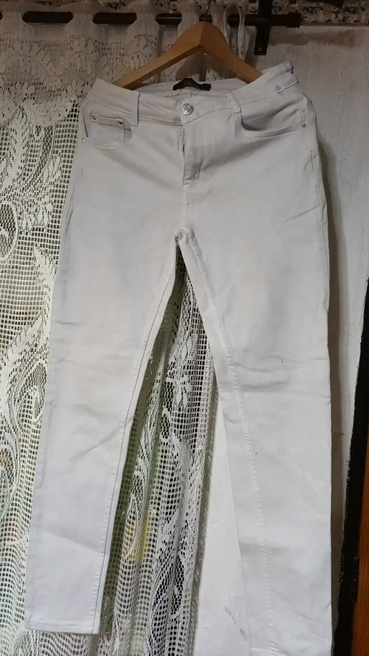 Pantalones blancos de mezclilla para mujer
