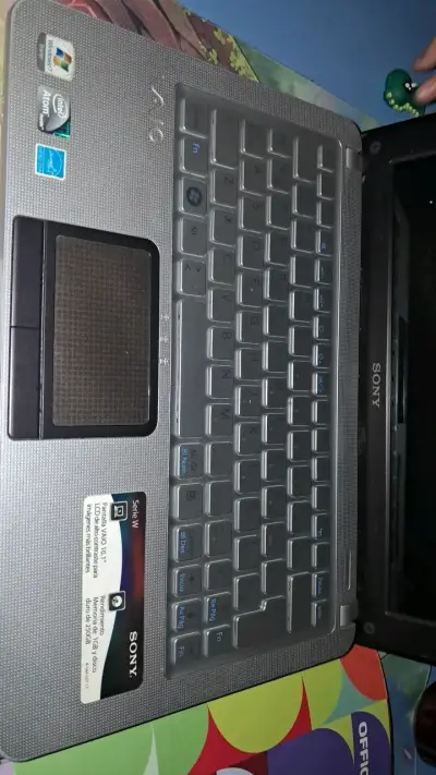 Laptop Sony Vaio en buen estado - miniatura 3