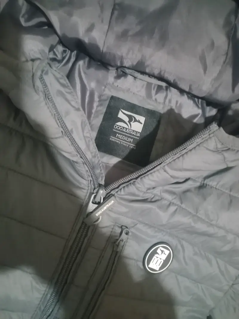 Chaqueta acolchada gris Marca Doo australia - 2