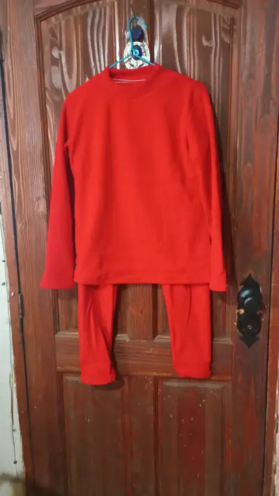Conjunto térmico rojo para invierno - miniatura 1