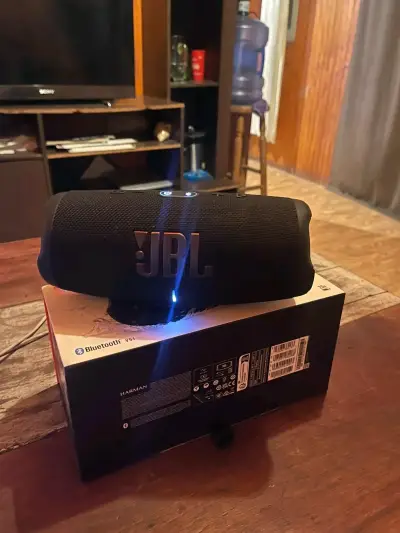 Parlante JBL charge5 a prueba de agua y polvo - miniatura 1