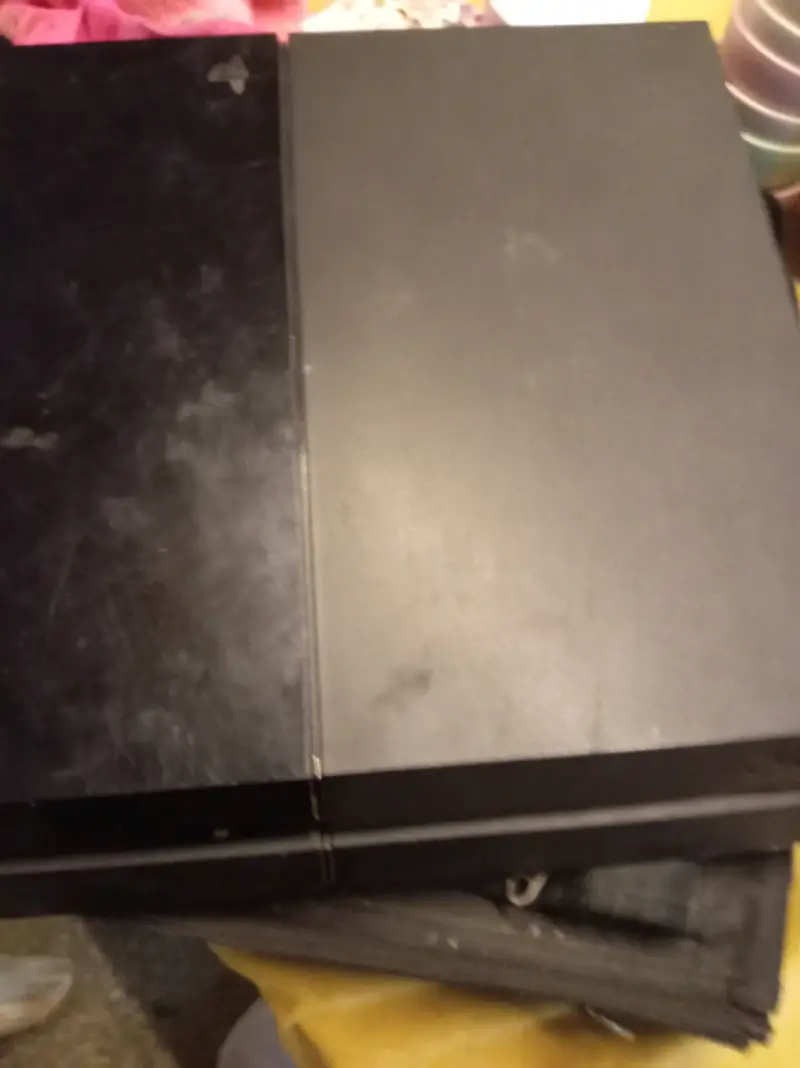 Consola PS4 en buen estado con funda - 2