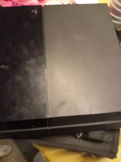 Consola PS4 en buen estado con funda - miniatura 2
