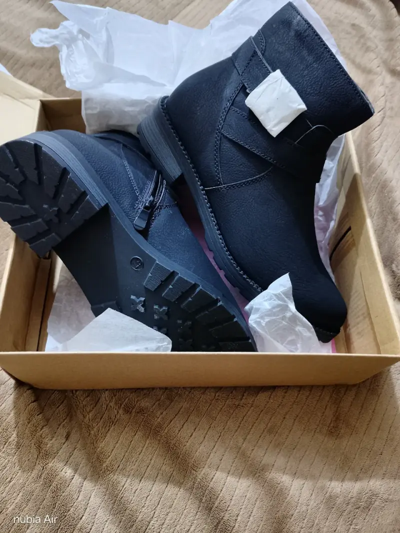 Botines negros de cuero sintético con cierre lateral - 1