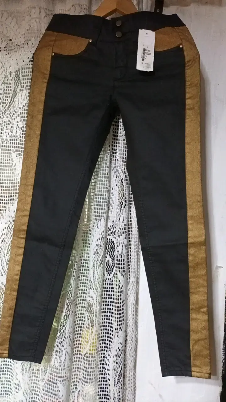 Jeans bicolor para mujer con etiqueta
