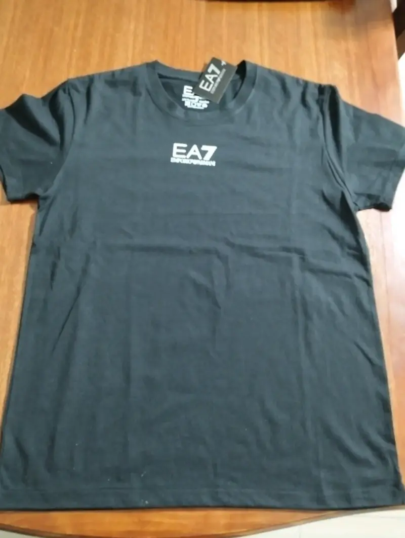 Polera negra EA7 Emporio Armani