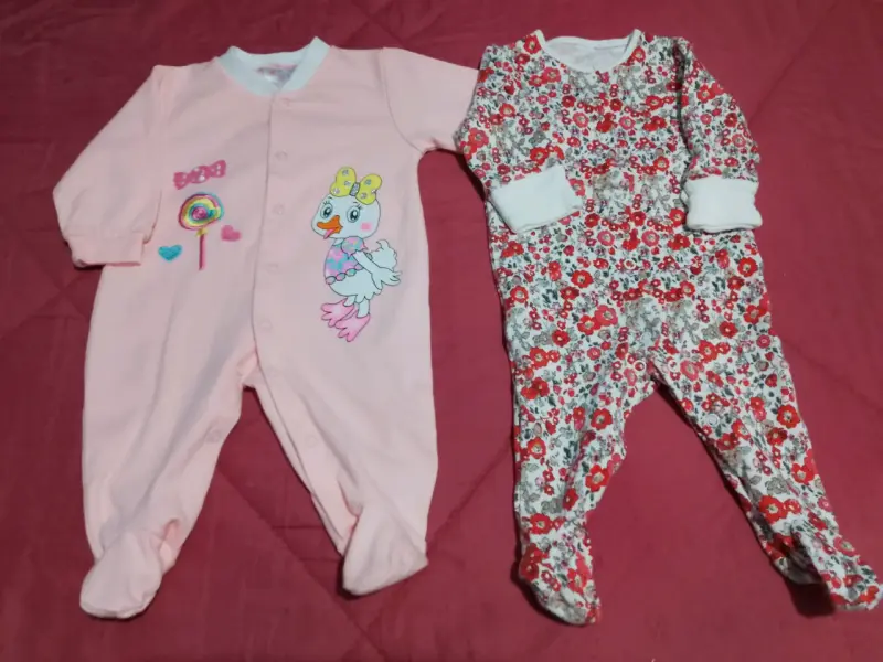 Lote de pijamas para bebita - 2