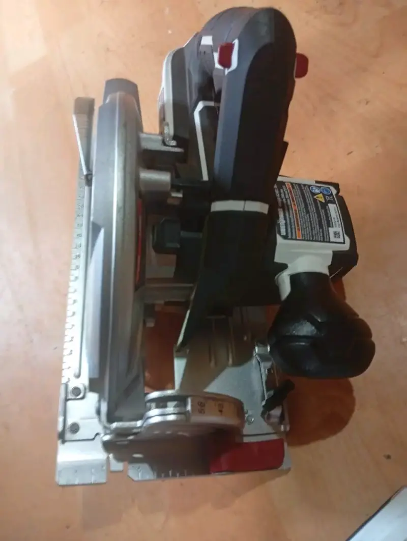 Sierra circular Ubermann con baterías y cargador - 3