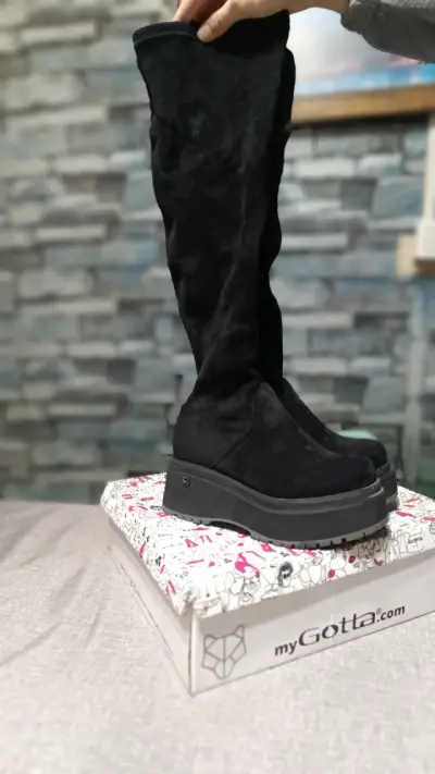 Botas negras de gamuza con plataforma - miniatura 1