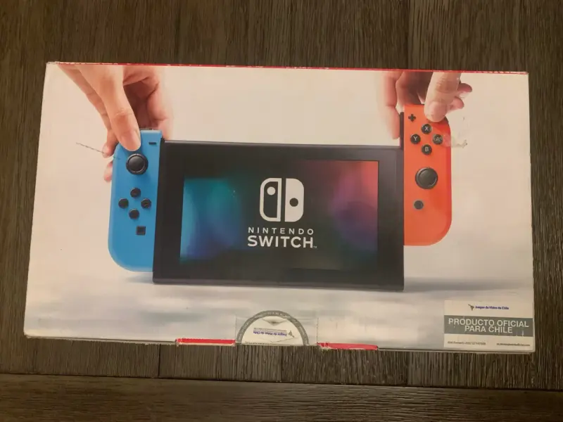 Consola Nintendo Switch con Joy-Con azul y rojo - 1