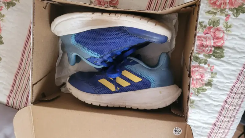 Zapatillas deportivas Adidas azul y amarillo - 1