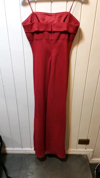 Vestido largo rojo elegante para fiesta - miniatura 3