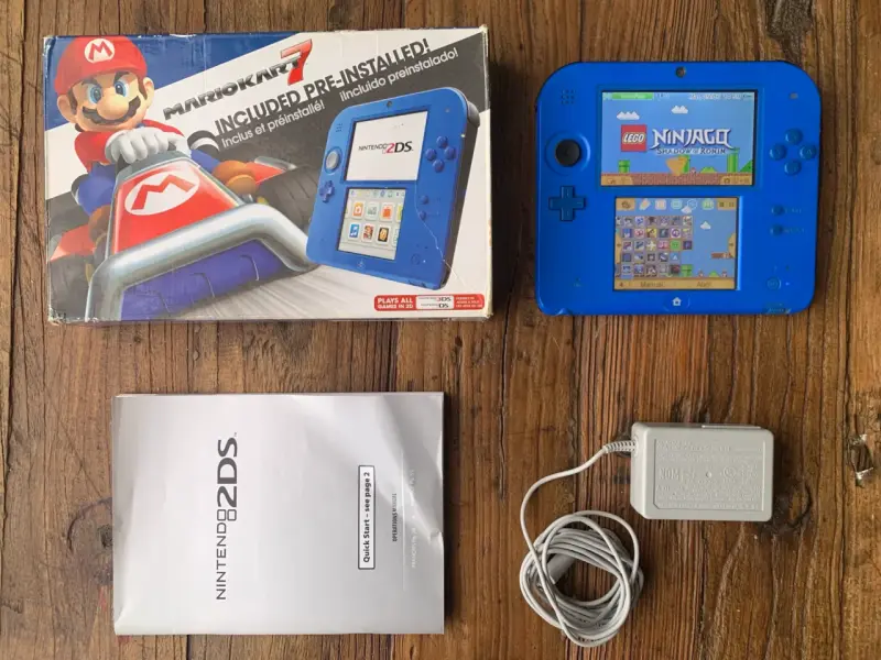 Consola Nintendo 2DS azul con Mario Kart 7 - 1