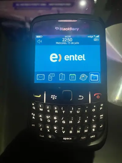 Teléfono BlackBerry con teclado físico - miniatura 1