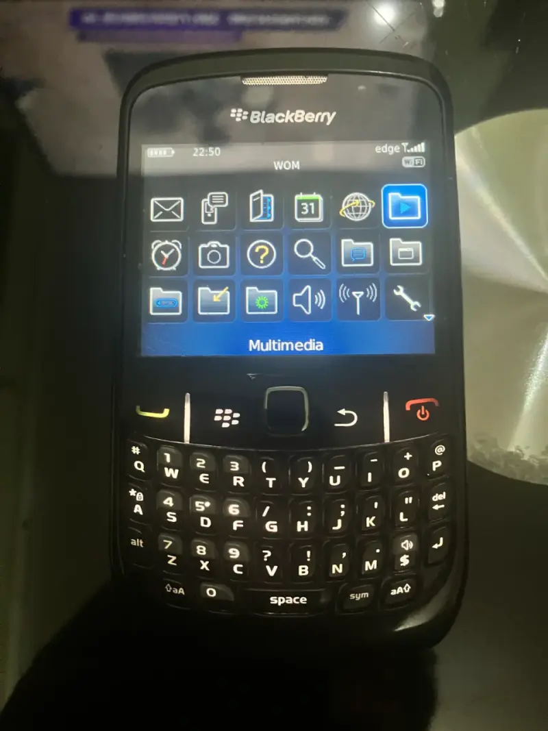 Teléfono BlackBerry con teclado físico - 3