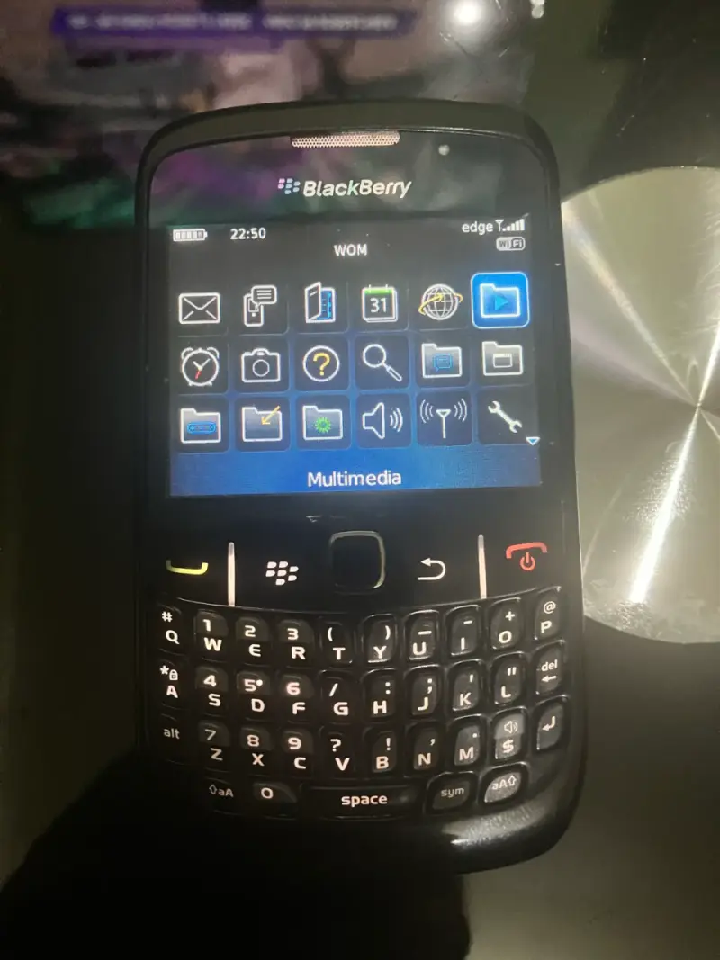 Teléfono BlackBerry con teclado físico - 4