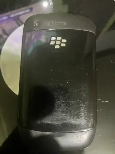 Teléfono BlackBerry con teclado físico - miniatura 5