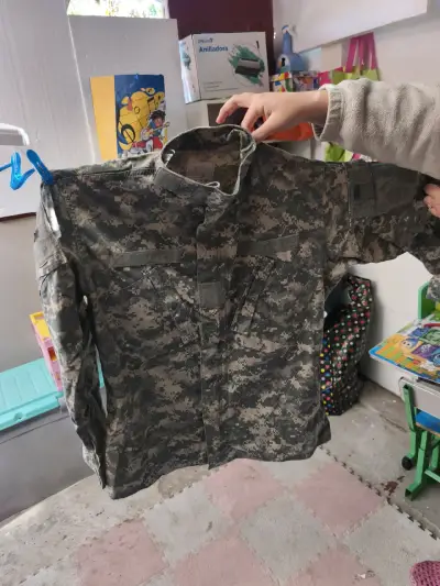 Chaqueta camuflada militar de hombre - miniatura 1