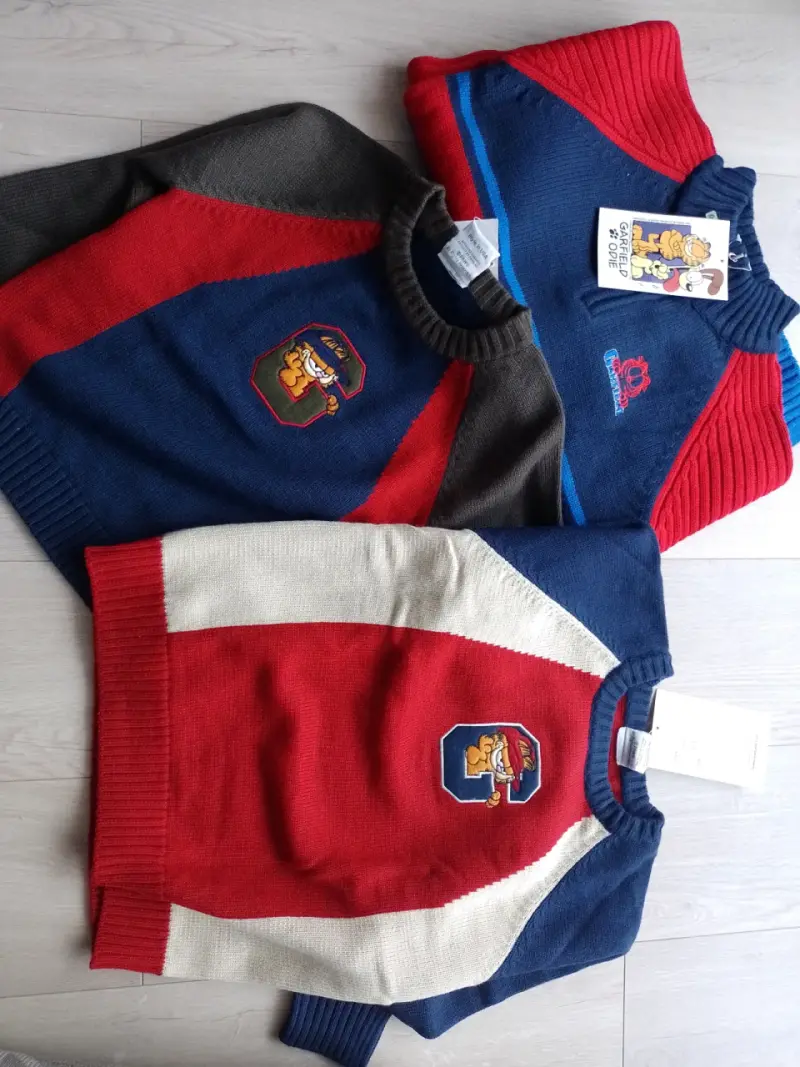Suéteres Snoopy para niños en colores rojo y azul - 2