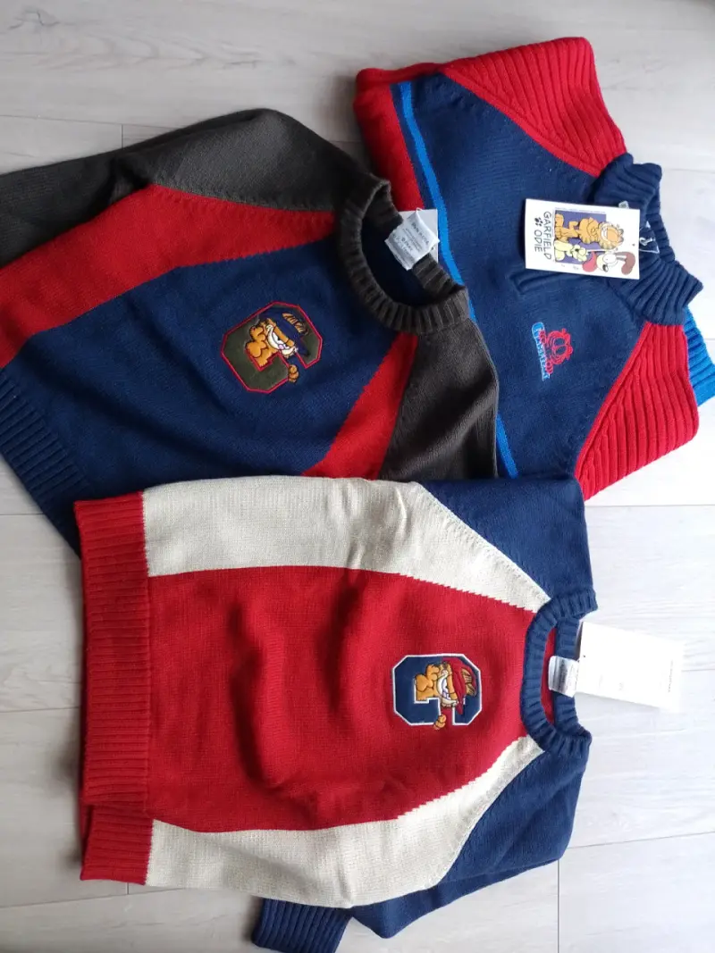 Suéteres Snoopy para niños en colores rojo y azul - 3