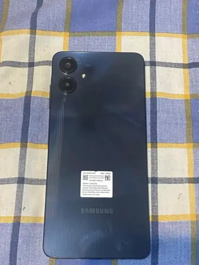 Samsung A06 en buen estado - miniatura 3