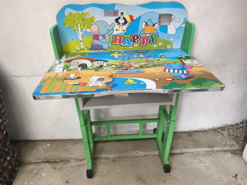 Escritorio infantil plegable con diseño colorido - 1