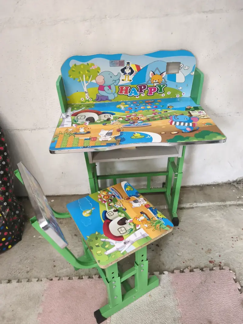 Escritorio infantil plegable con diseño colorido - 3