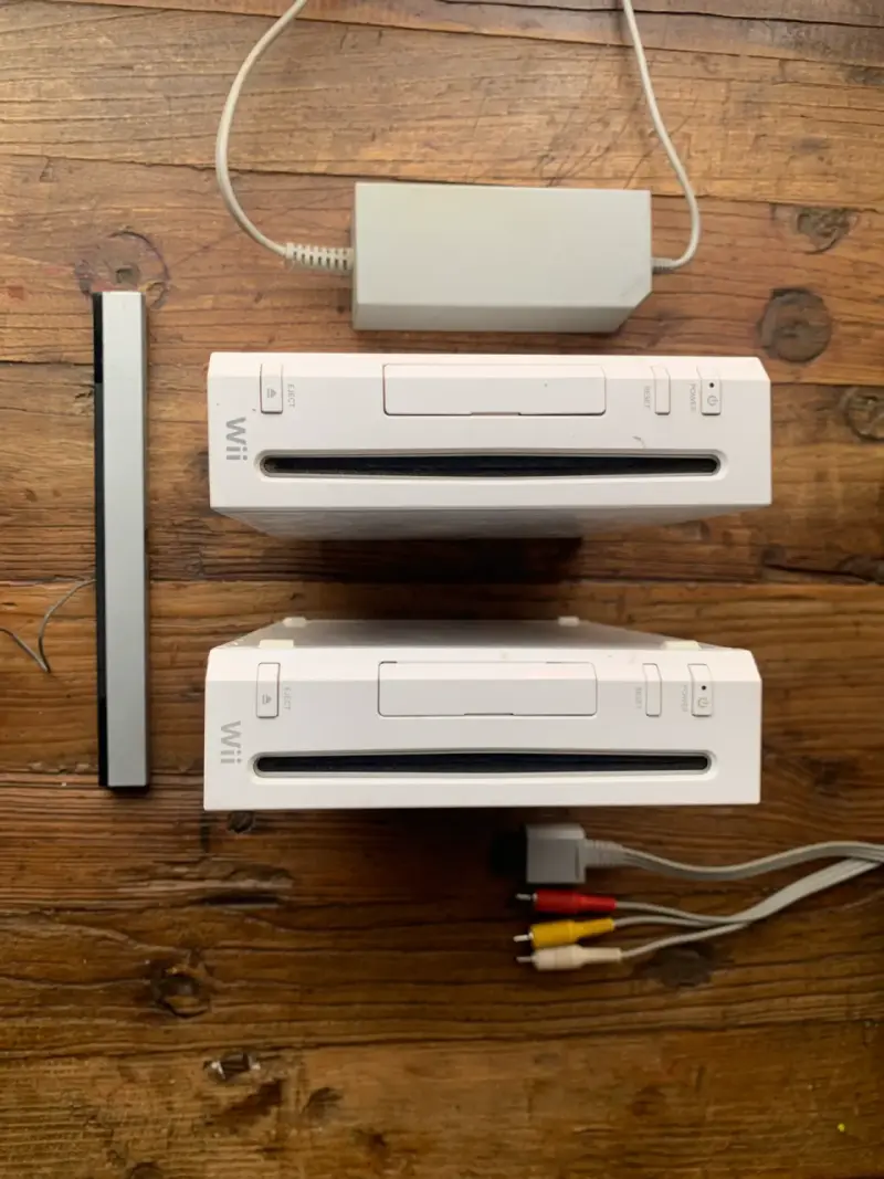 Consola Wii con accesorios y control remoto - 3