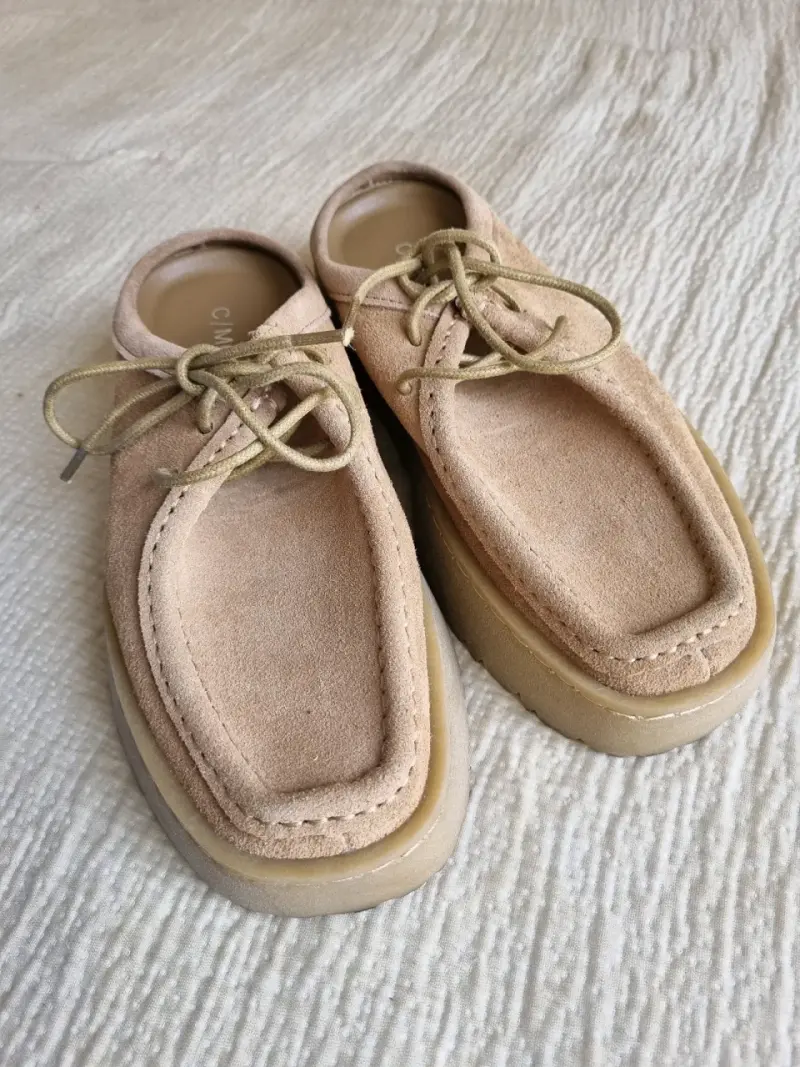 Zapatos de gamuza beige con plataforma - 1