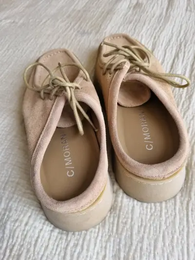 Zapatos de gamuza beige con plataforma - miniatura 2