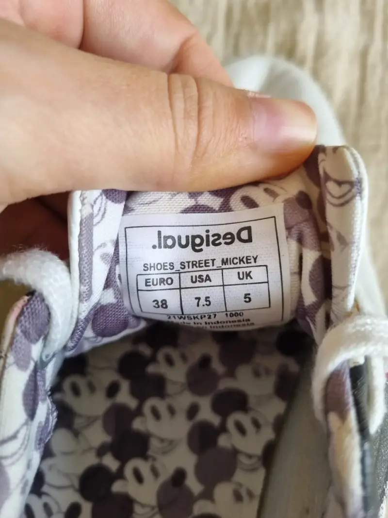 Zapatillas blancas con diseño de Mickey Mouse - 3