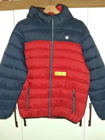 Chaqueta acolchada Maui roja y azul con capucha - miniatura 1