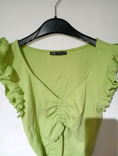 Blusa verde con volantes Zara - miniatura 1