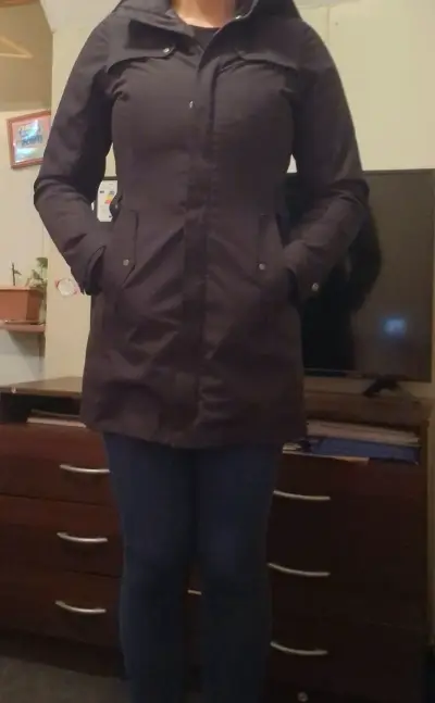 Abrigo impermeable negro para mujer - miniatura 1