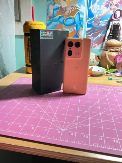 Smartphone Motorola Edge 5G Ultra naranja - miniatura 1
