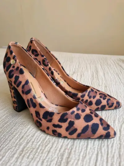 Tacones animal print elegantes - miniatura 1