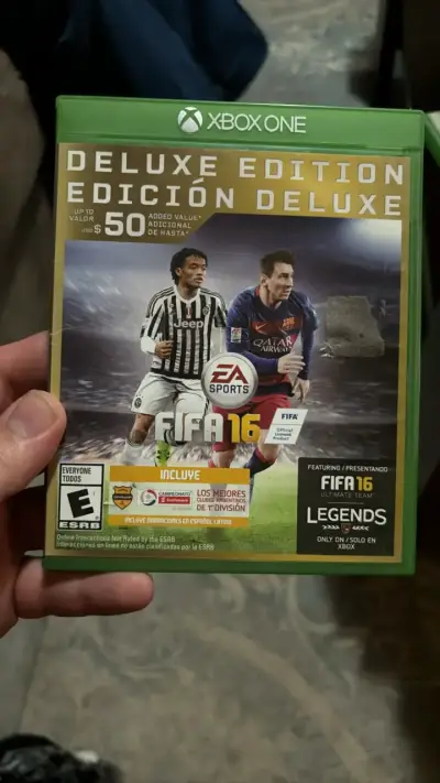 FIFA 16 Deluxe Edition para Xbox One - miniatura 1