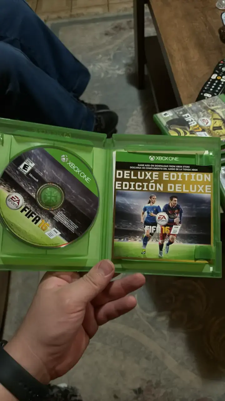 FIFA 16 Deluxe Edition para Xbox One - 2