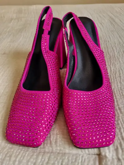 Tacones fucsia con brillantes - miniatura 1