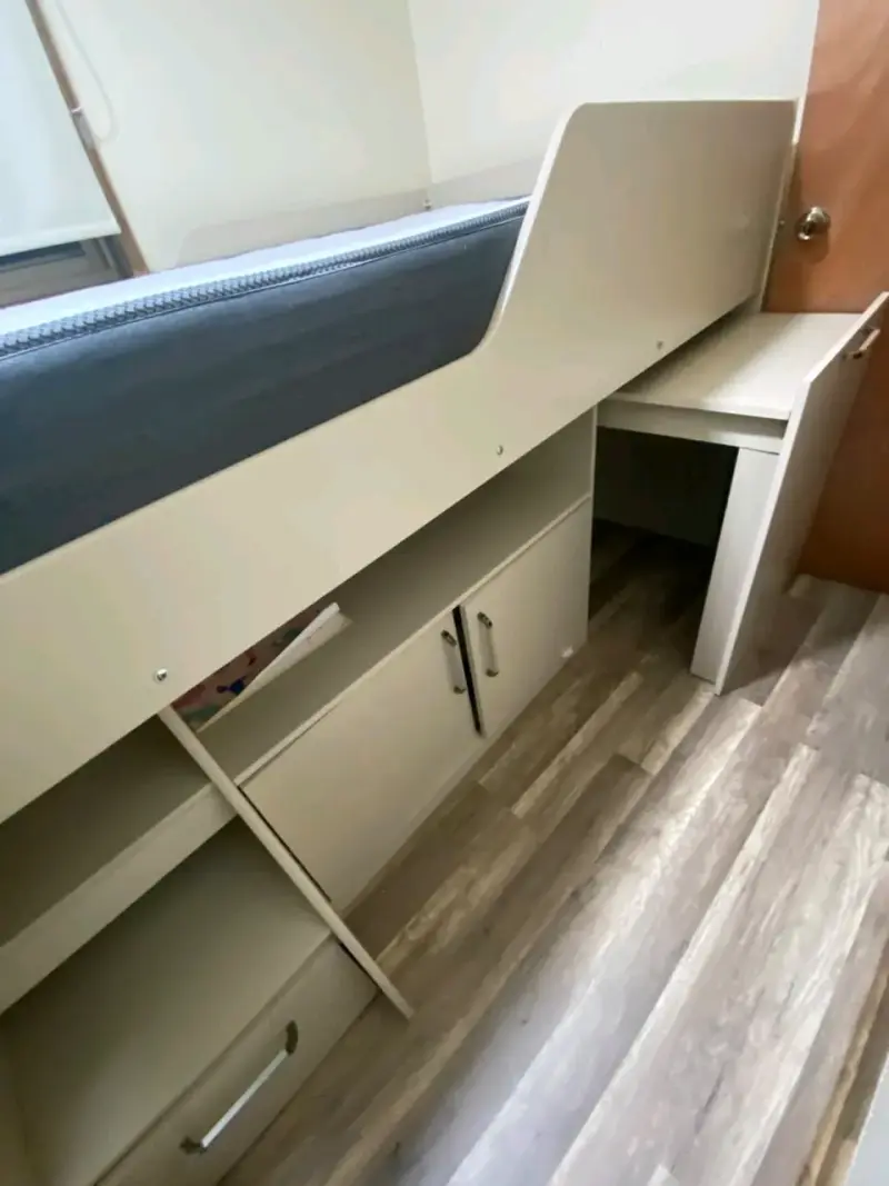 Cama alta con almacenamiento y escritorio - 4