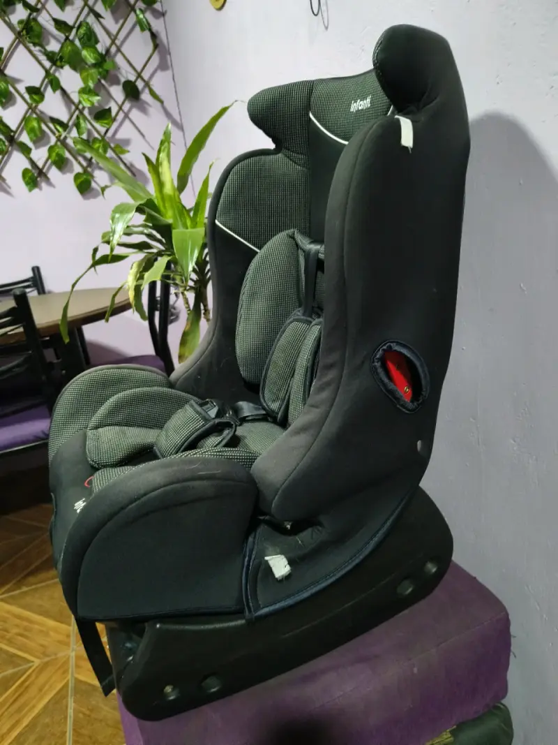 Silla de auto Infanti negra para bebé - 2