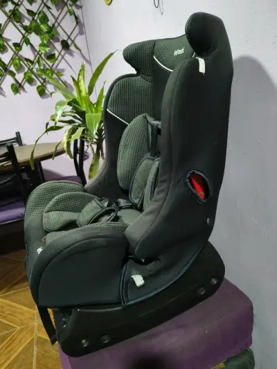 Silla de auto Infanti negra para bebé - miniatura 2
