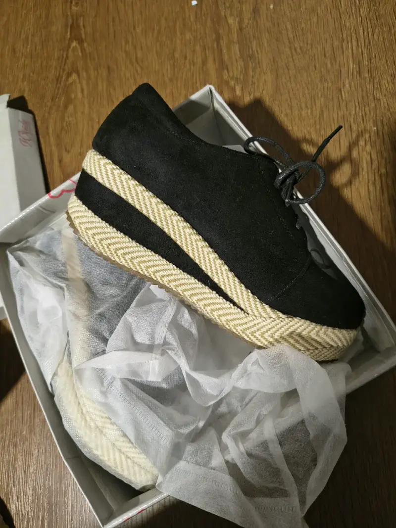 Zapatillas plataforma negras con diseño tejido