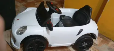 Auto eléctrico para niños Bebesit blanco - miniatura 2