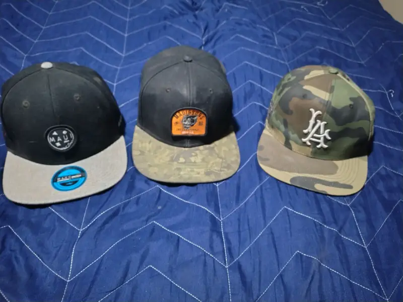 tres gorras estilo urbano - 1