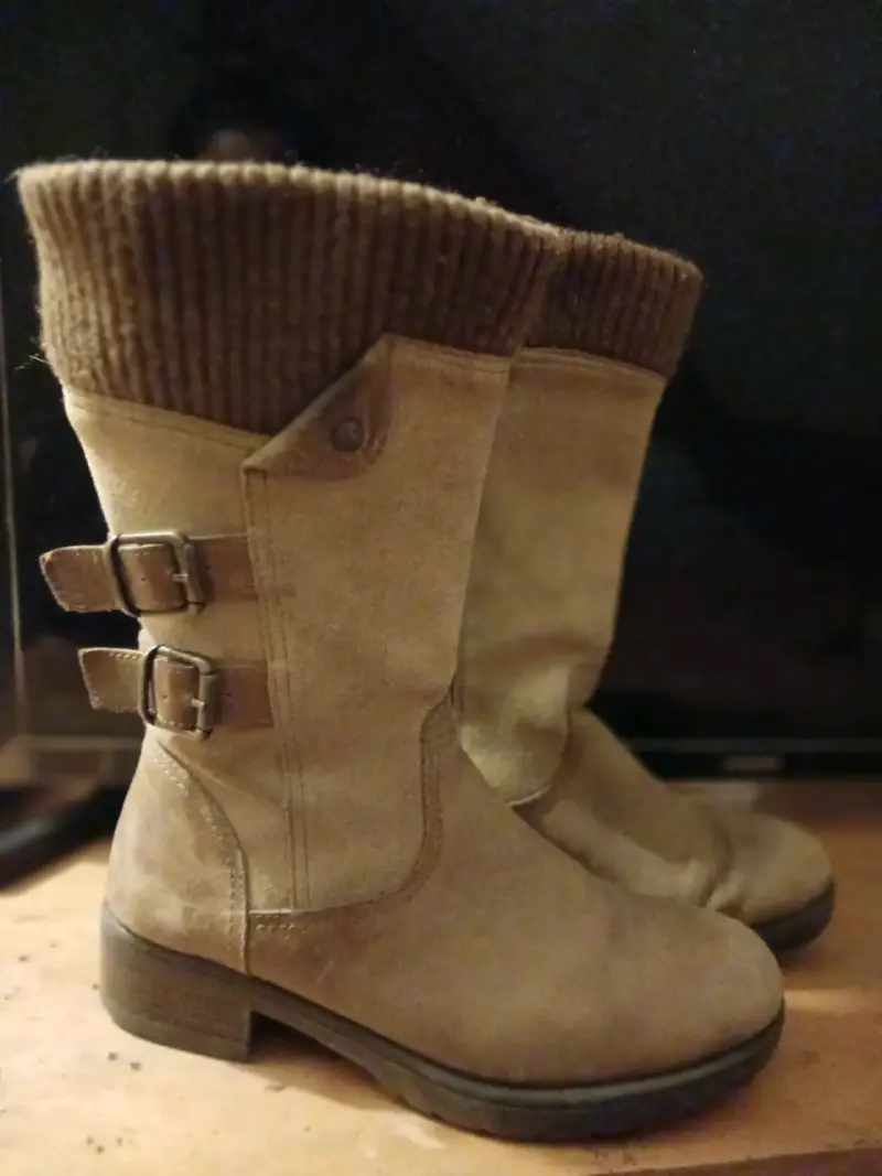 Botas de gamuza beige con hebillas - 1